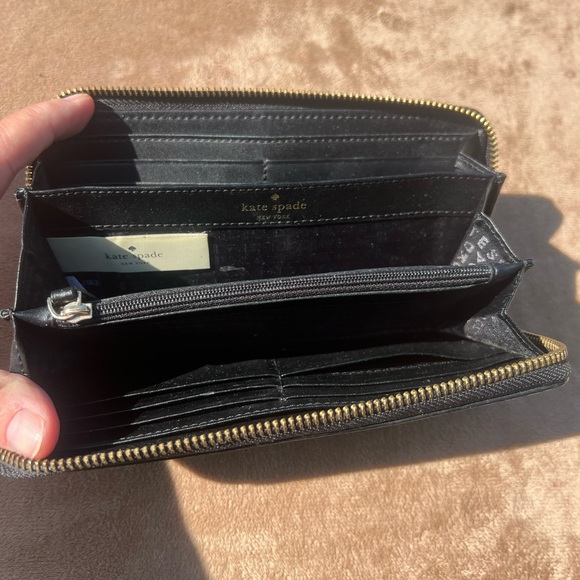 Kate Spade Zip Around Black Patent Wallet - Picture 3 of 4